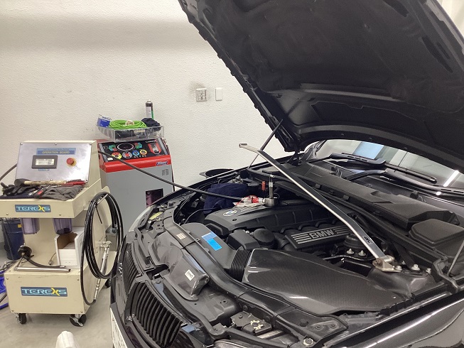 BMW 323i E90 走行距離：82,200㎞ 整備 TEREXS エンジン内部洗浄 オイル交換