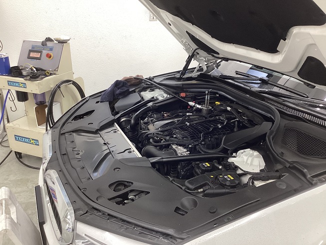 BMW 5シリーズ M G30 80,000㎞ 整備 TEREXS エンジン内部洗浄 オイル交換