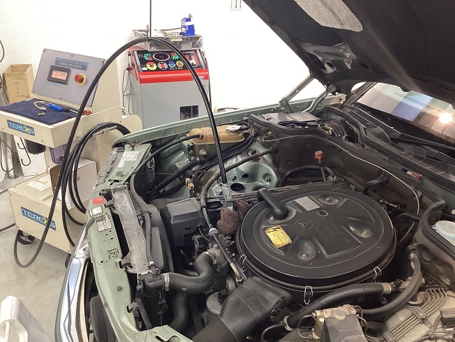 メルセデス ベンツ 300SE W126 整備 TEREXS エンジン内部洗浄 オイル交換