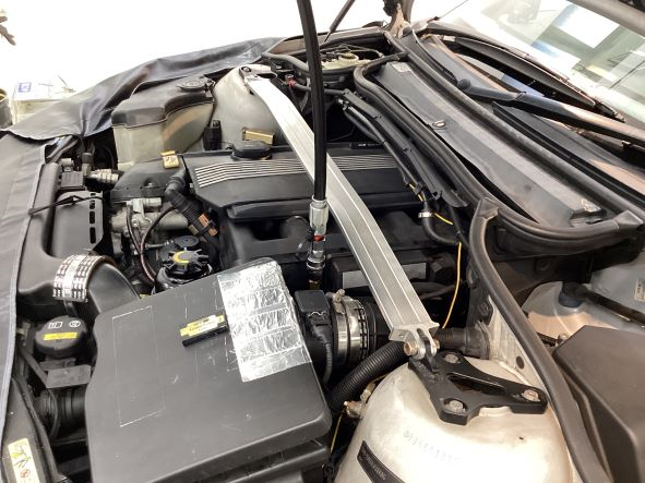 BMW 330ci E46 カブリオレ エンジンとAT(オートマ)の内部を徹底的に洗浄する方法って？ オイルやATFの交換だけではスラッジは蓄積します。エンジン内部とAT内部のフラッシングで愛車の性能が蘇る！
