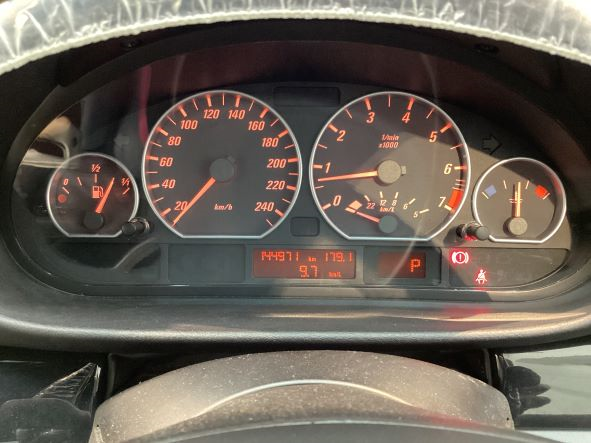 BMW 330ci E46 カブリオレ エンジンとAT(オートマ)の内部を徹底的に洗浄する方法って？ オイルやATFの交換だけではスラッジは蓄積します。エンジン内部とAT内部のフラッシングで愛車の性能が蘇る！