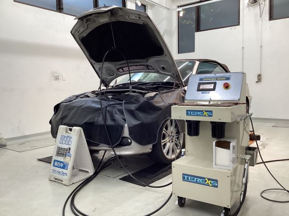 BMW 330ci E46 カブリオレ エンジンとAT(オートマ)の内部を徹底的に洗浄する方法って？ オイルやATFの交換だけではスラッジは蓄積します。エンジン内部とAT内部のフラッシングで愛車の性能が蘇る！