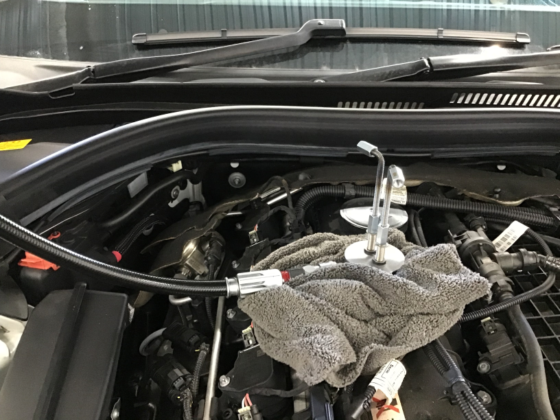 BMW G30 にエンジンフラッシングって？ 人口透析工法の洗浄システムだからエンジン内部の隅々に溜まった汚れを根こそぎ除去！体感レベルの変化で大人気なフラッシングです。