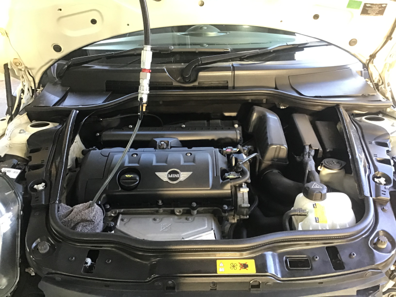 BMWミニ SX16 N16B 高年式 低走行車両でもエンジンフラッシングって効果ある？ オイル交換だけでは汚れは溜まっています！低走行でもティレックスエンジン内部洗浄でエンジンノイズとアクセルレスポンス向上！