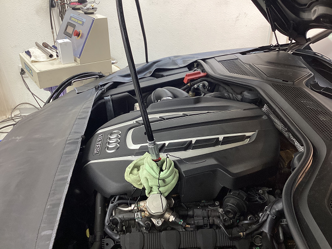 Audi アウディA8 クアトロ V8 4.0T エンジン内部洗浄の効果って？ 溜まったスラッジをしっかり除去することで空燃比を改善！一見関係ないDCTミッションへの恩恵も。
