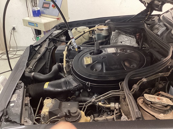 ベンツ W124 300TE 約130000㎞で古いエンジンのフラッシングって？ 優しいTEREXSエンジン内部洗浄なら大丈夫！ 経年で溜まった汚れをシッカリ除去！ ベンツらしく静かでパワフルなエンジンに蘇る！