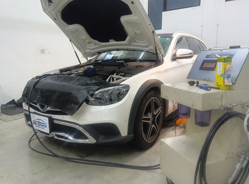 メルセデスベンツ E220d オールテレン セレストケア エンジン内部洗浄