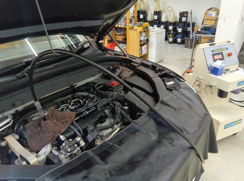 ボルボ XC60 D4セレストケア エンジン内部洗浄