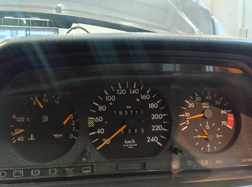 ベンツ W124 220E セレストケア エンジン内部洗浄