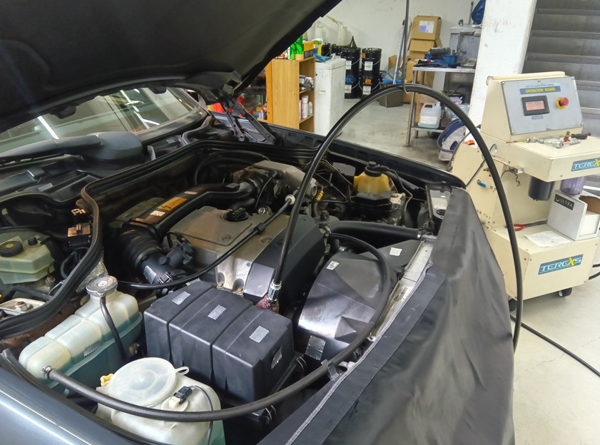 ベンツ W124 220E セレストケア エンジン内部洗浄