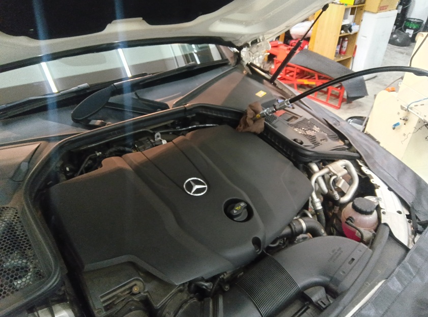 ベンツ C220d セレストケア エンジン内部洗浄
