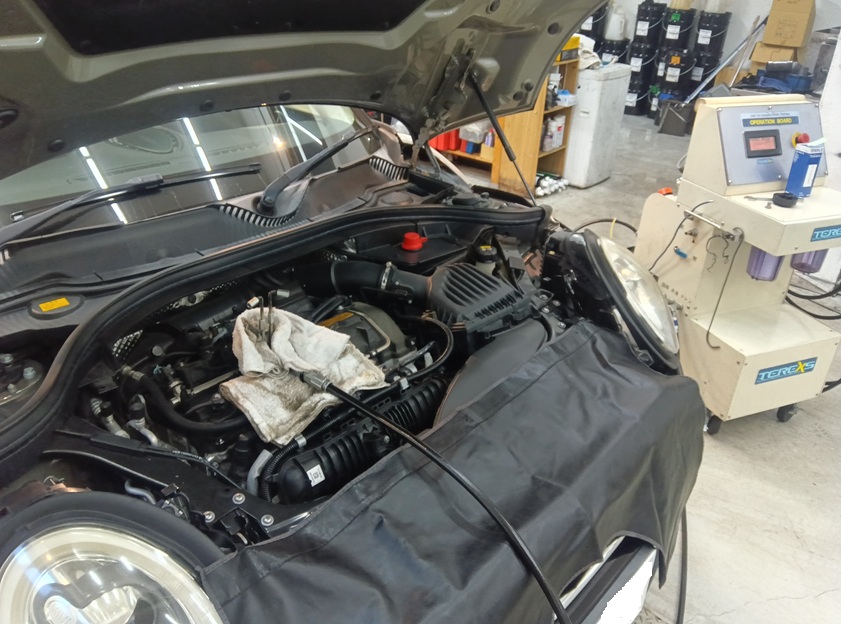 MINI Cooper クーパーS セレストケア エンジン内部洗浄