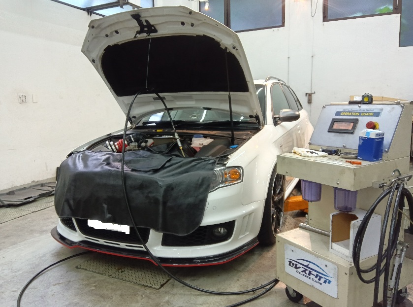 アウディ RS4 セレストケア エンジン内部洗浄