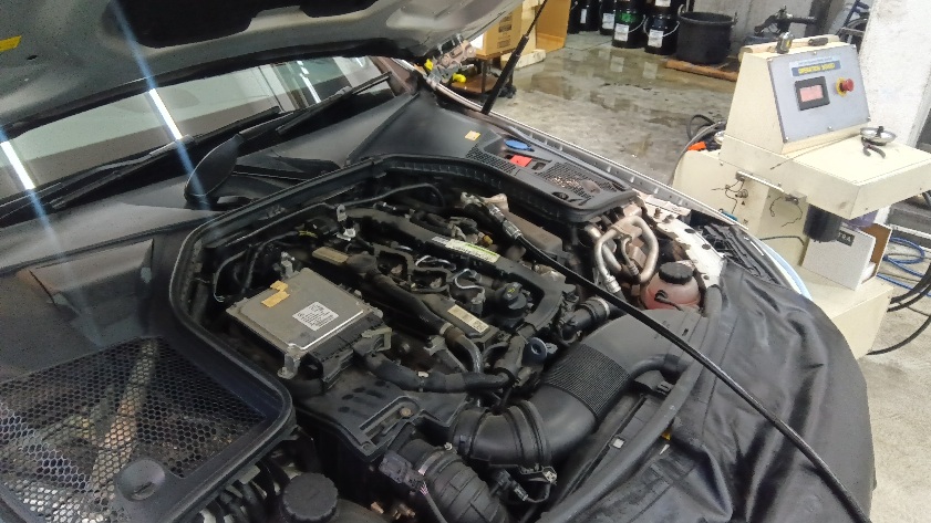 メルセデスベンツ W205 セレストケア エンジン内部洗浄